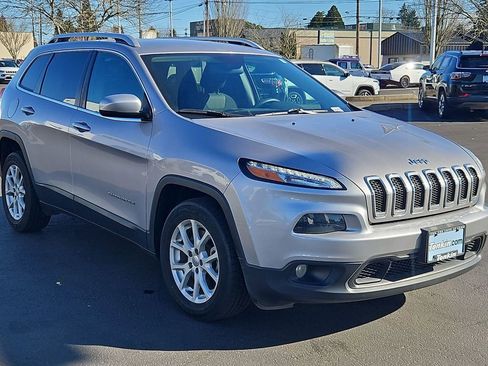 Used 2018 Jeep Cherokee Latitude image 8