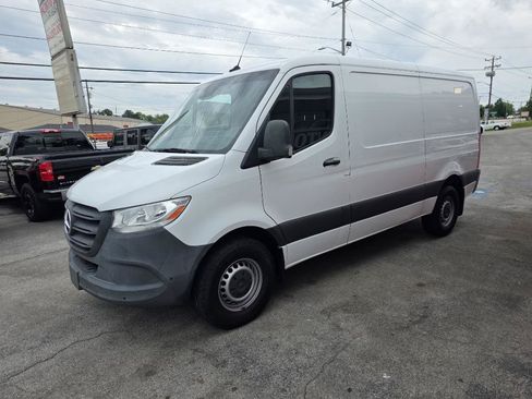 Used 2022 Mercedes-Benz Sprinter 1500 image 6