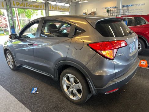 Used 2017 Honda HR-V EX image 6