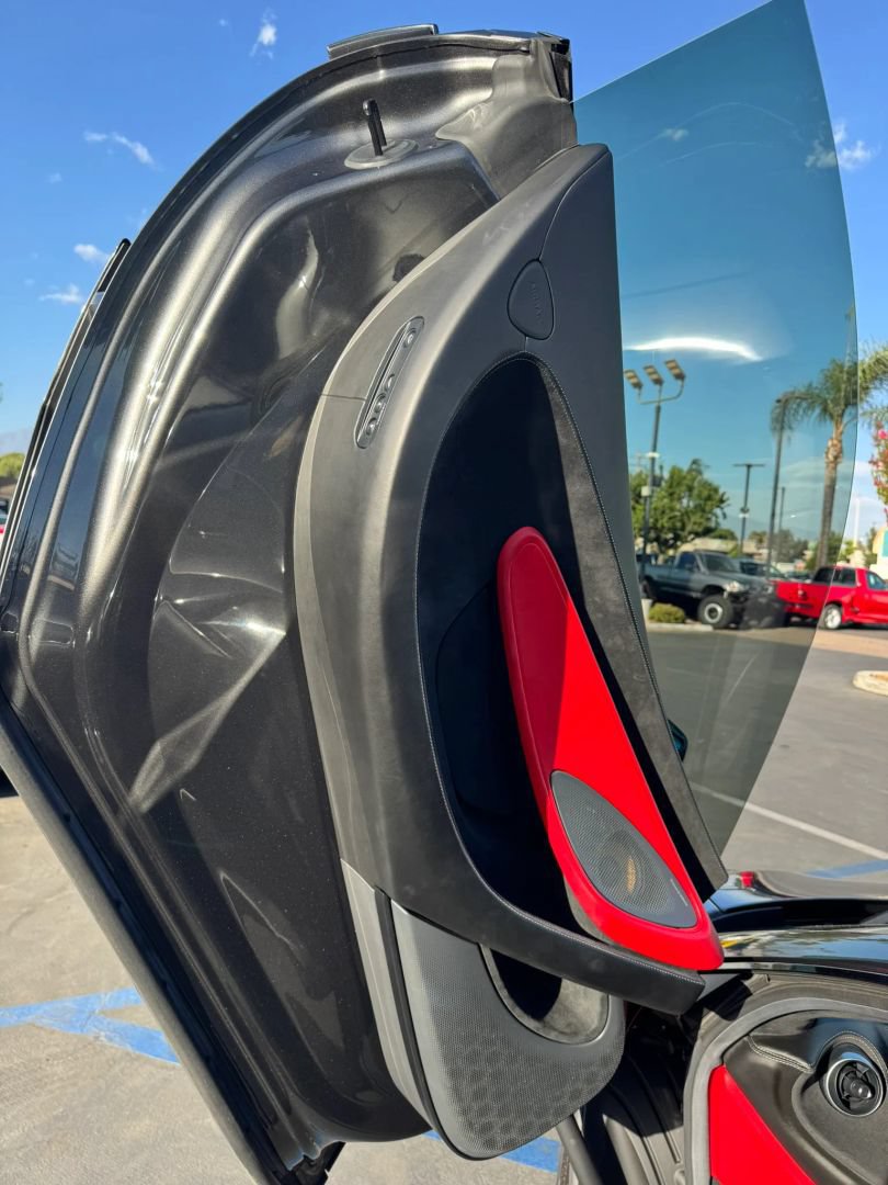 Used 2019 McLaren 570S Spider RWD image 18