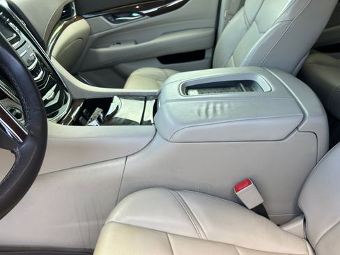Used 2017 Cadillac Escalade Premium Luxury AWD/4WD image 15