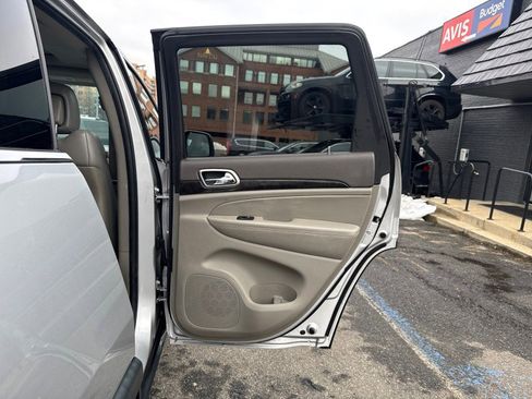 Used 2012 Jeep Grand Cherokee Laredo image 12