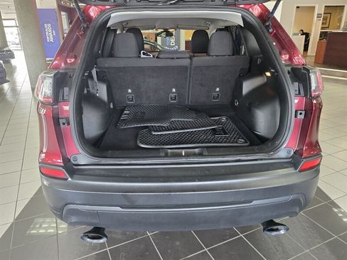 Used 2019 Jeep Cherokee Latitude w/ Cold Weather Group FWD image 33
