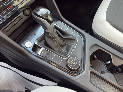 Certified 2025 Volkswagen Taos SE image 24