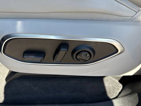 Used 2025 Jeep Wagoneer L 4WD image 11