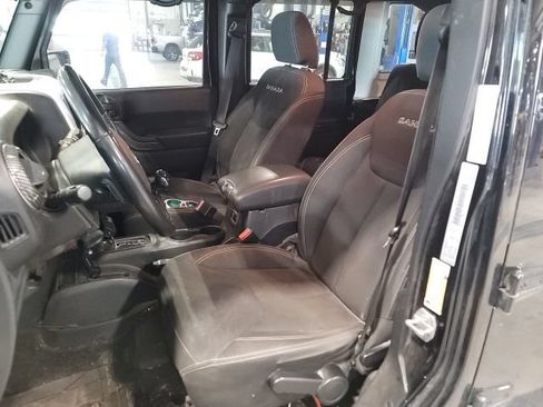 Used 2018 Jeep Wrangler Unlimited Sahara AWD/4WD image 14