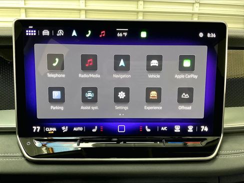 Used 2025 Volkswagen Tiguan SE w/ Panoramic Sunroof Package image 40