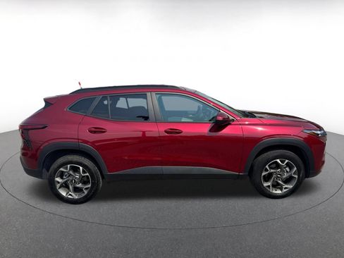 Used 2025 Chevrolet Trax LT FWD image 15