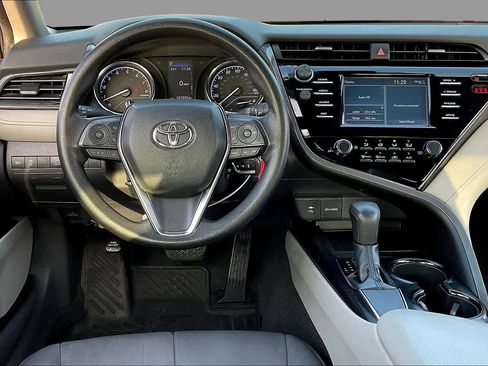 Used 2019 Toyota Camry LE image 5