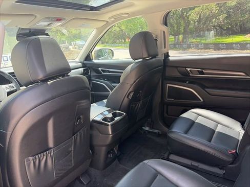 Used 2025 Kia Telluride S FWD image 8
