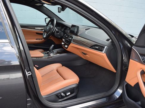 Used 2017 BMW 530i xDrive image 2