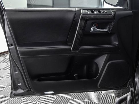 Used 2022 Toyota 4Runner SR5 AWD/4WD image 36