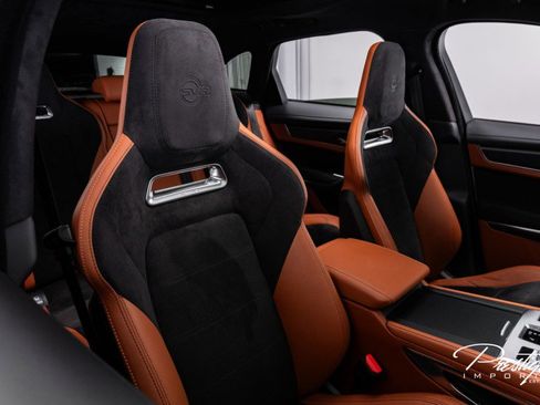 Used 2024 Jaguar F-PACE SVR image 43