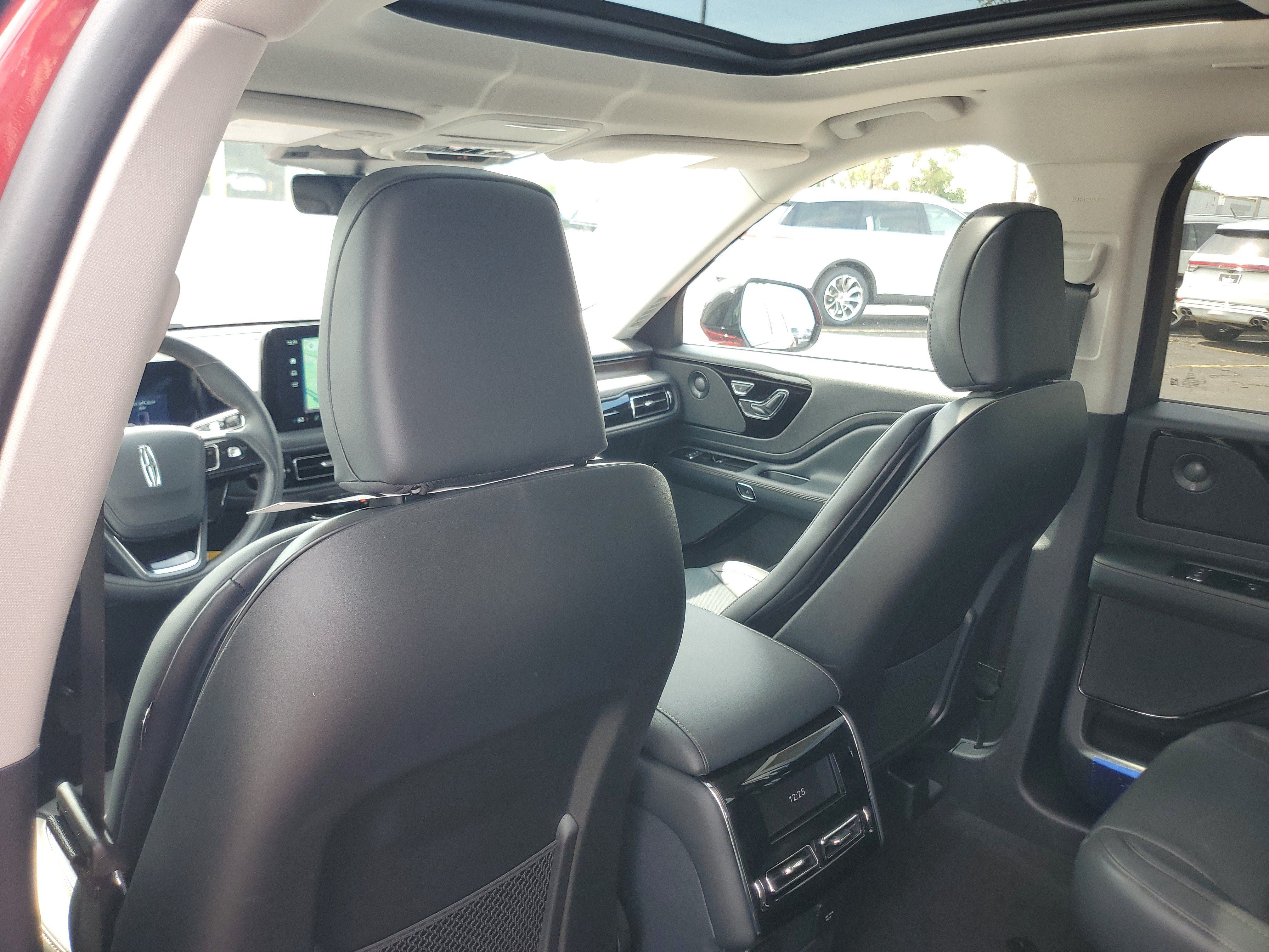 New 2027 Lincoln Aviator Reserve w/ Jet Appearance Package AWD/4WD image 22