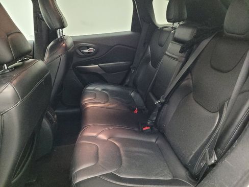 Used 2019 Jeep Cherokee Limited image 18