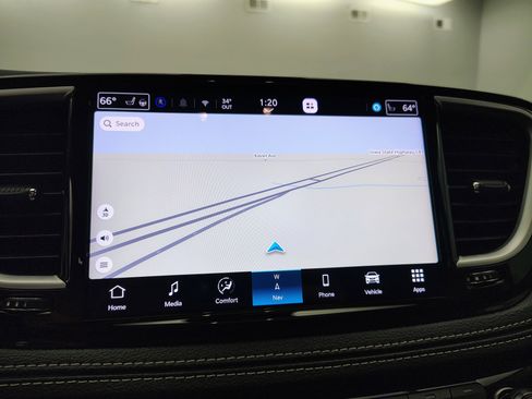 Used 2024 Chrysler Pacifica Limited w/ Trailer Tow Group image 3