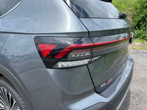 New 2026 Volkswagen Taos SE FWD image 12