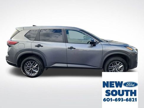 Used 2024 Nissan Rogue S image 6