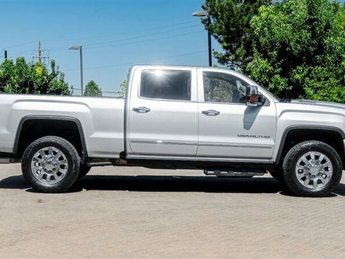 Used 2019 GMC Sierra 2500 Denali w/ Duramax Plus Package AWD/4WD image 5