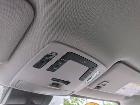 Used 2026 Toyota Sienna LE FWD image 23