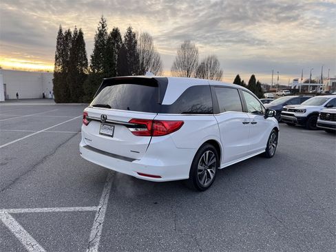 Certified 2024 Honda Odyssey Touring image 9