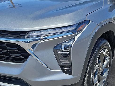 Used 2025 Chevrolet Trax LT image 19