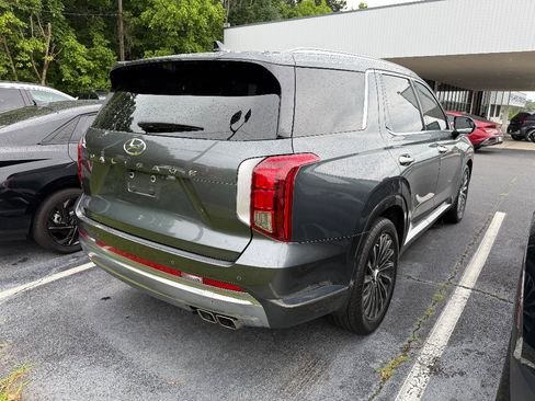 Used 2023 Hyundai Palisade Calligraphy FWD image 3