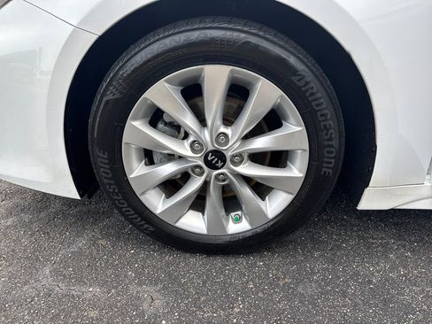 Used 2018 Kia Optima S w/ Panoramic Sunroof Package image 33