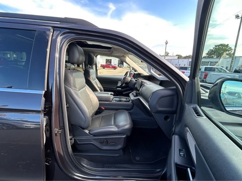 Used 2025 Ford Expedition Active AWD/4WD image 24