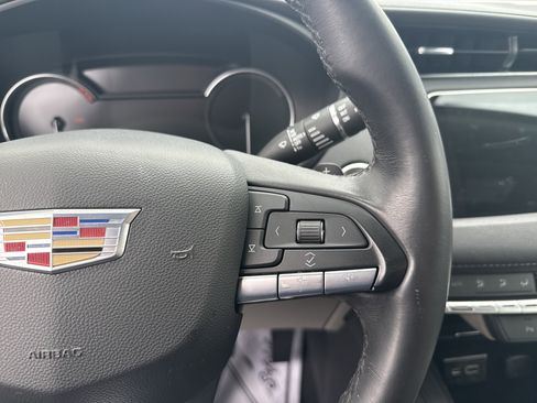 Used 2021 Cadillac XT4 Premium Luxury image 16