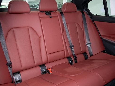 Used 2025 BMW 330i xDrive Sedan w/ Premium Package image 34