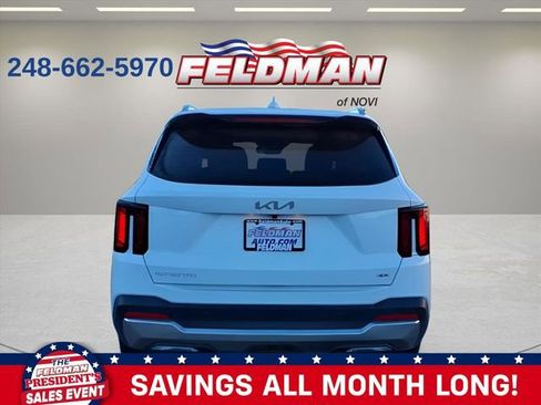 Used 2025 Kia Sorento S image 4