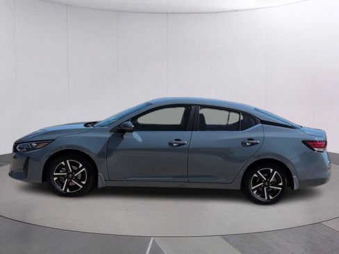 Used 2024 Nissan Sentra SV FWD image 2
