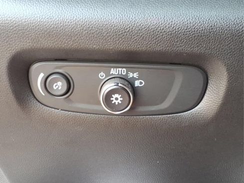 Used 2023 Chevrolet Traverse LT FWD image 18
