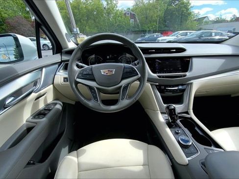Used 2023 Cadillac XT5 Premium Luxury w/ LPO, Floor Liner Package AWD/4WD image 4