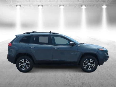 Used 2015 Jeep Cherokee Trailhawk w/ Leather Interior Group AWD/4WD image 9