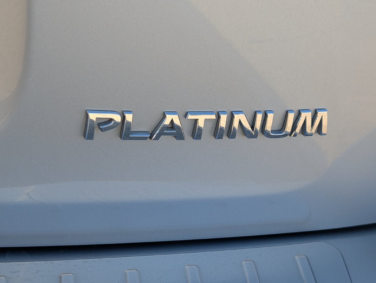 Used 2020 Nissan Pathfinder Platinum w/ Cargo Package FWD image 8
