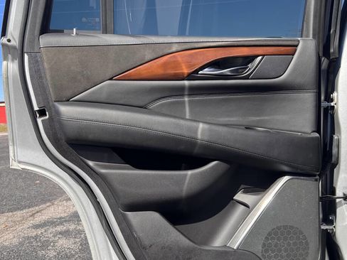 Used 2019 Cadillac Escalade Luxury image 14