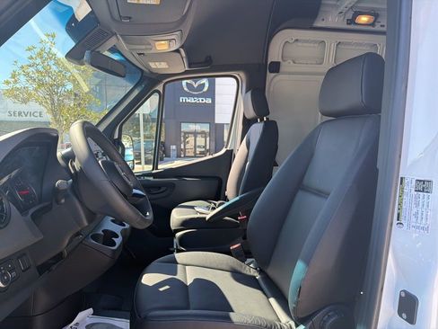 Used 2025 Mercedes-Benz Sprinter 2500 image 11