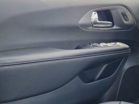 New 2026 Chrysler Pacifica Select AWD/4WD image 36