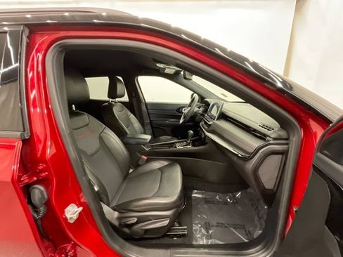 Used 2025 Jeep Compass Trailhawk AWD/4WD image 23
