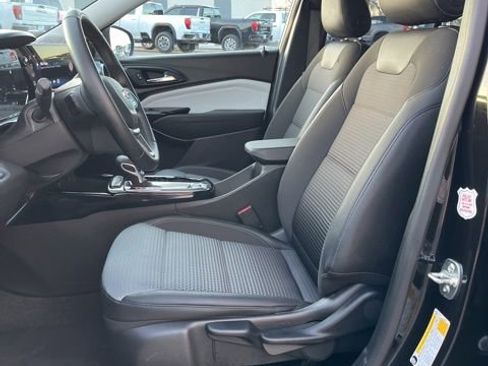 Used 2025 Chevrolet Trax LT w/ LT Convenience Package image 25