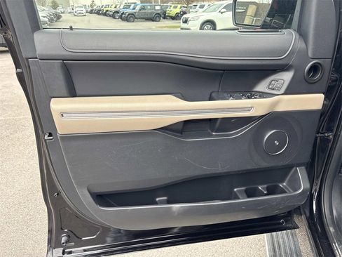 Used 2024 Ford Expedition Max Limited image 25