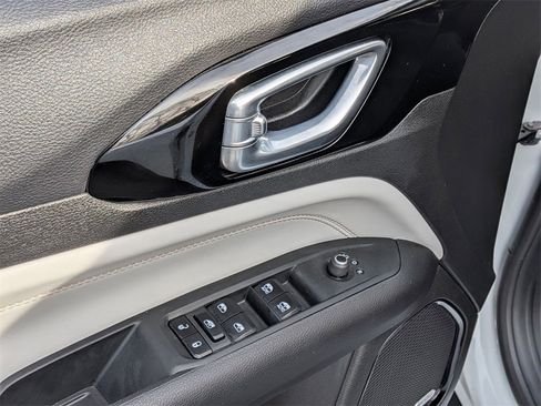 Certified 2024 Jeep Compass Limited w/ Sun and Sound Group image 10