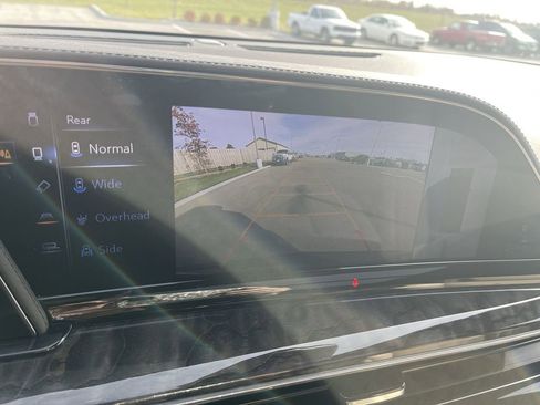 Used 2022 Cadillac Escalade Premium Luxury image 20