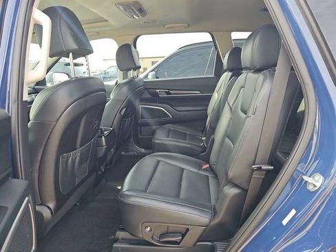 Used 2025 Kia Telluride S image 12