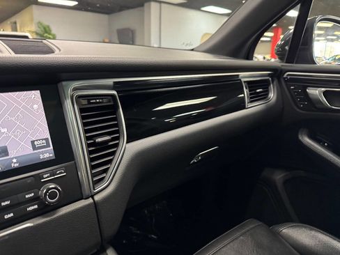 Used 2018 Porsche Macan S image 25