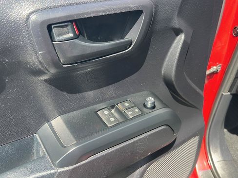 Used 2020 Toyota Tacoma SR w/ SR Convenience Package AWD/4WD image 29