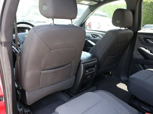 Used 2023 Chevrolet Traverse LT FWD image 16