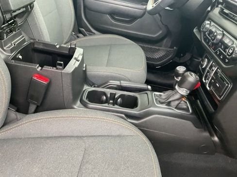 Used 2024 Jeep Wrangler Unlimited w/ Convenience Group AWD/4WD image 16